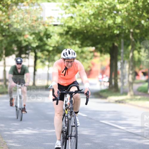 11.08.2024 - GEWOBA Citytriathlon Bremen H.Heesch http://msf.ph/oto/6768488 11.08.2024 10:41:00 Radfahren 15, 32, 49, 69, 80, 84, 98, 109 meine-sportfotos.de