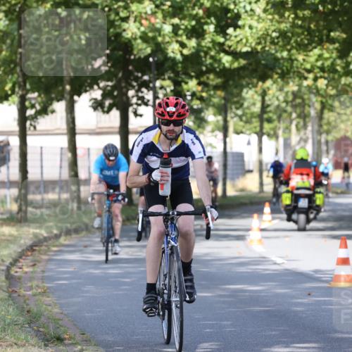 11.08.2024 - GEWOBA Citytriathlon Bremen H.Heesch http://msf.ph/oto/6768490 11.08.2024 10:23:52 Radfahren 17, 21, 23, 32, 37, 50, 51, 70, 116 meine-sportfotos.de