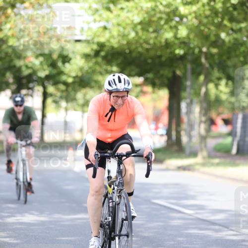11.08.2024 - GEWOBA Citytriathlon Bremen H.Heesch http://msf.ph/oto/6768494 11.08.2024 10:41:00 Radfahren 15, 32, 49, 69, 80, 84, 98, 109 meine-sportfotos.de