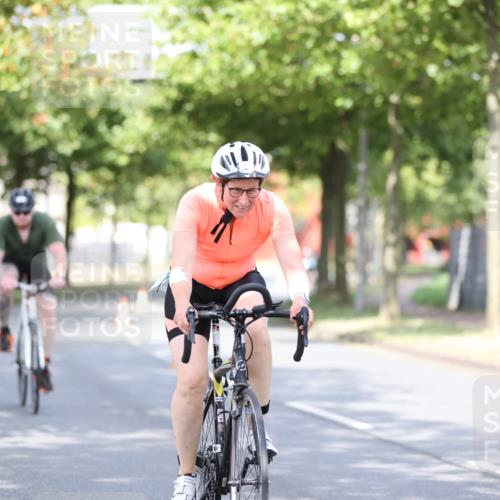 11.08.2024 - GEWOBA Citytriathlon Bremen H.Heesch http://msf.ph/oto/6768497 11.08.2024 10:41:00 Radfahren 15, 32, 49, 69, 80, 84, 98, 109 meine-sportfotos.de