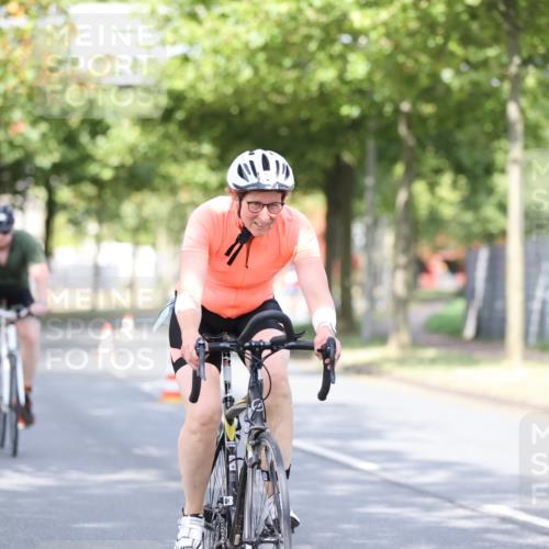 11.08.2024 - GEWOBA Citytriathlon Bremen H.Heesch http://msf.ph/oto/6768499 11.08.2024 10:41:00 Radfahren 15, 32, 49, 69, 80, 84, 98, 109 meine-sportfotos.de