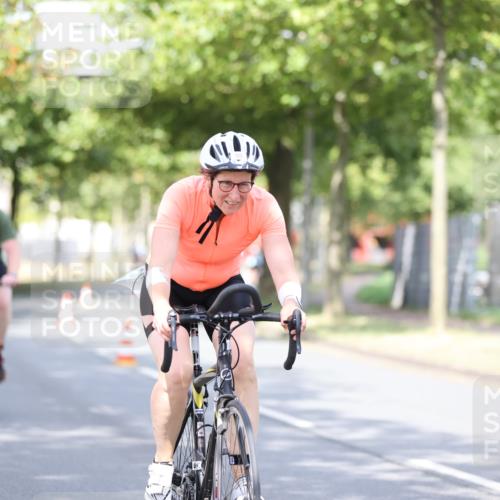 11.08.2024 - GEWOBA Citytriathlon Bremen H.Heesch http://msf.ph/oto/6768503 11.08.2024 10:41:00 Radfahren 15, 32, 49, 69, 80, 84, 98, 109 meine-sportfotos.de