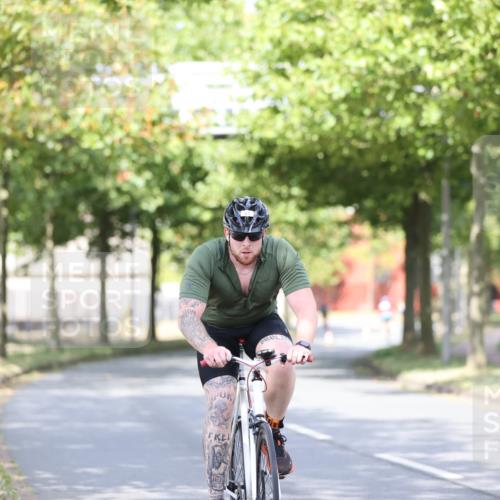 11.08.2024 - GEWOBA Citytriathlon Bremen H.Heesch http://msf.ph/oto/6768509 11.08.2024 10:41:01 Radfahren 15, 32, 49, 69, 80, 84, 98, 109 meine-sportfotos.de
