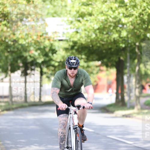 11.08.2024 - GEWOBA Citytriathlon Bremen H.Heesch http://msf.ph/oto/6768513 11.08.2024 10:41:01 Radfahren 15, 32, 49, 69, 80, 84, 98, 109 meine-sportfotos.de