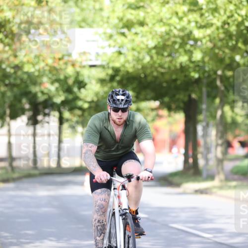 11.08.2024 - GEWOBA Citytriathlon Bremen H.Heesch http://msf.ph/oto/6768516 11.08.2024 10:41:01 Radfahren 15, 32, 49, 69, 80, 84, 98, 109 meine-sportfotos.de