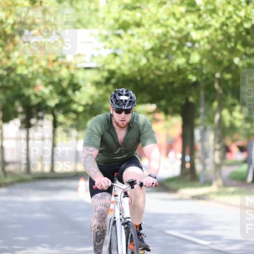 11.08.2024 - GEWOBA Citytriathlon Bremen H.Heesch http://msf.ph/oto/6768517 11.08.2024 10:41:01 Radfahren 15, 32, 49, 69, 80, 84, 98, 109 meine-sportfotos.de