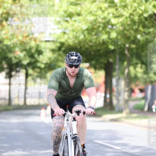 11.08.2024 - GEWOBA Citytriathlon Bremen H.Heesch http://msf.ph/oto/6768520 11.08.2024 10:41:01 Radfahren 15, 32, 49, 69, 80, 84, 98, 109 meine-sportfotos.de