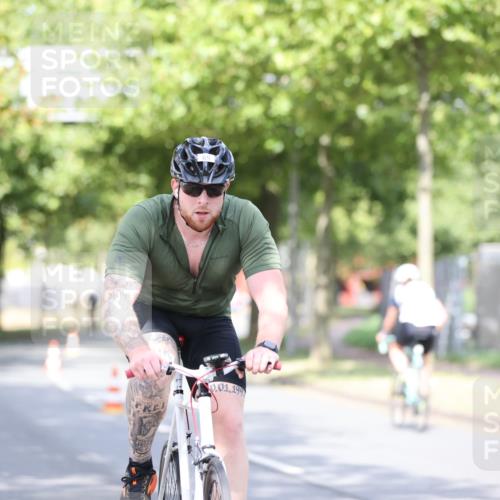11.08.2024 - GEWOBA Citytriathlon Bremen H.Heesch http://msf.ph/oto/6768527 11.08.2024 10:41:01 Radfahren 15, 32, 49, 69, 80, 84, 98, 109 meine-sportfotos.de