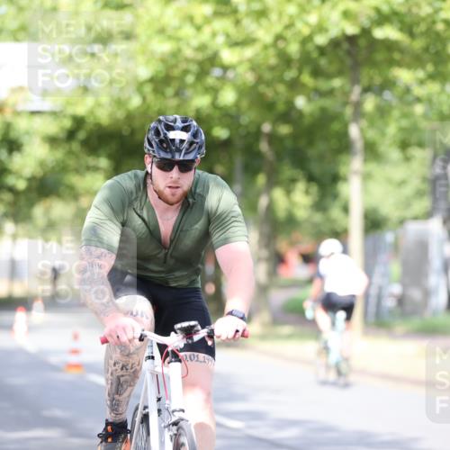 11.08.2024 - GEWOBA Citytriathlon Bremen H.Heesch http://msf.ph/oto/6768530 11.08.2024 10:41:01 Radfahren 15, 32, 49, 69, 80, 84, 98, 109 meine-sportfotos.de