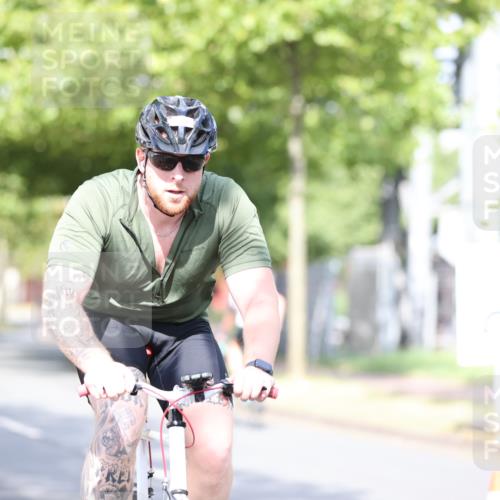 11.08.2024 - GEWOBA Citytriathlon Bremen H.Heesch http://msf.ph/oto/6768539 11.08.2024 10:41:01 Radfahren 15, 32, 49, 69, 80, 84, 98, 109 meine-sportfotos.de