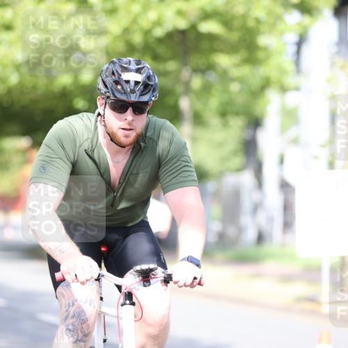 11.08.2024 - GEWOBA Citytriathlon Bremen H.Heesch http://msf.ph/oto/6768542 11.08.2024 10:41:01 Radfahren 15, 32, 49, 69, 80, 84, 98, 109 meine-sportfotos.de