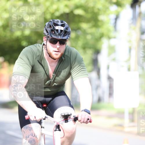 11.08.2024 - GEWOBA Citytriathlon Bremen H.Heesch http://msf.ph/oto/6768545 11.08.2024 10:41:01 Radfahren 15, 32, 49, 69, 80, 84, 98, 109 meine-sportfotos.de
