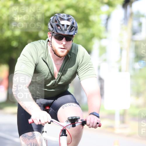 11.08.2024 - GEWOBA Citytriathlon Bremen H.Heesch http://msf.ph/oto/6768548 11.08.2024 10:41:01 Radfahren 15, 32, 49, 69, 80, 84, 98, 109 meine-sportfotos.de