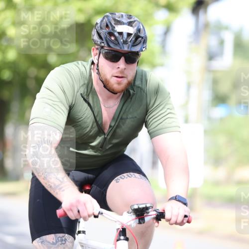 11.08.2024 - GEWOBA Citytriathlon Bremen H.Heesch http://msf.ph/oto/6768551 11.08.2024 10:41:01 Radfahren 15, 32, 49, 69, 80, 84, 98, 109 meine-sportfotos.de
