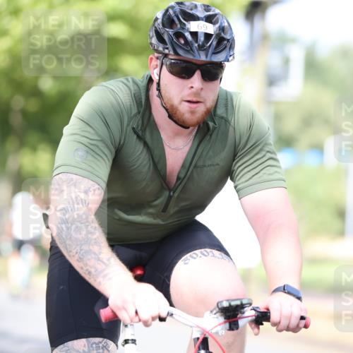 11.08.2024 - GEWOBA Citytriathlon Bremen H.Heesch http://msf.ph/oto/6768554 11.08.2024 10:41:01 Radfahren 15, 32, 49, 69, 80, 84, 98, 109 meine-sportfotos.de