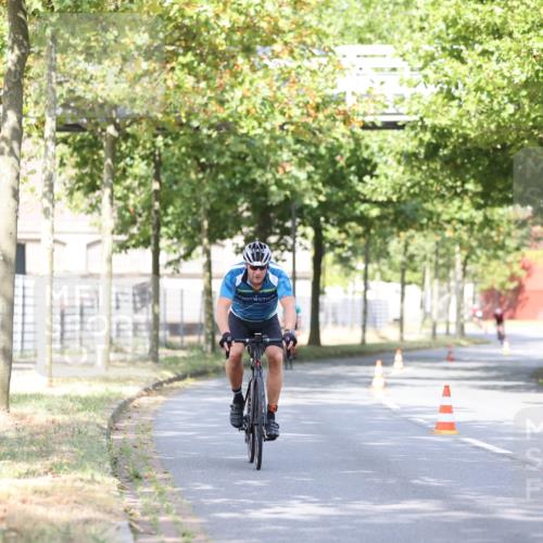 11.08.2024 - GEWOBA Citytriathlon Bremen H.Heesch http://msf.ph/oto/6768557 11.08.2024 10:41:09 Radfahren 15, 34, 69, 84, 98 meine-sportfotos.de