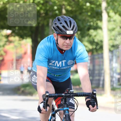 11.08.2024 - GEWOBA Citytriathlon Bremen H.Heesch http://msf.ph/oto/6768561 11.08.2024 10:23:55 Radfahren 17, 21, 23, 32, 37, 50, 51, 70, 116 meine-sportfotos.de