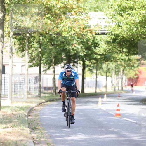 11.08.2024 - GEWOBA Citytriathlon Bremen H.Heesch http://msf.ph/oto/6768565 11.08.2024 10:41:09 Radfahren 15, 34, 69, 84, 98 meine-sportfotos.de
