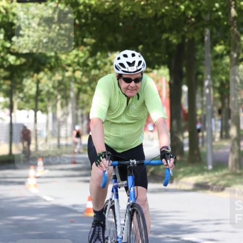 11.08.2024 - GEWOBA Citytriathlon Bremen H.Heesch http://msf.ph/oto/6768566 11.08.2024 10:23:56 Radfahren 17, 21, 23, 32, 37, 50, 51, 70, 101, 116 meine-sportfotos.de