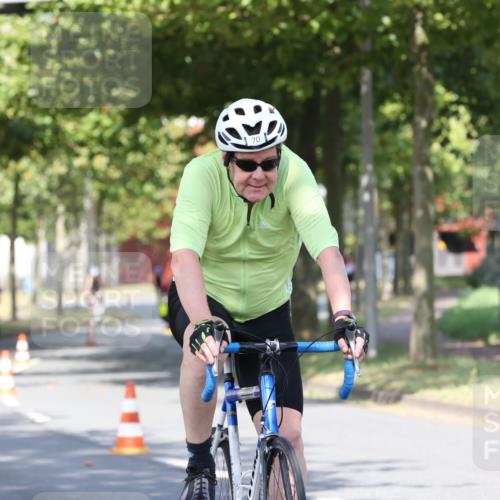 11.08.2024 - GEWOBA Citytriathlon Bremen H.Heesch http://msf.ph/oto/6768571 11.08.2024 10:23:56 Radfahren 17, 21, 23, 32, 37, 50, 51, 70, 101, 116 meine-sportfotos.de