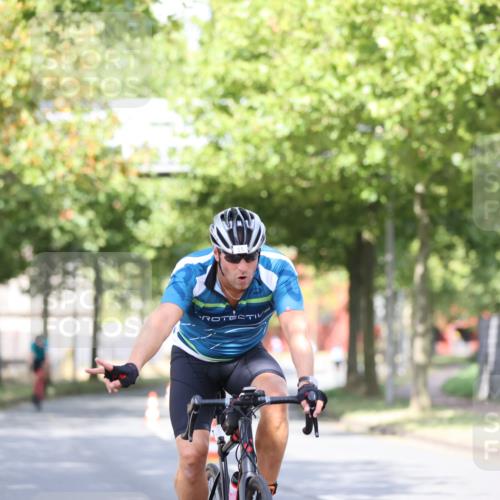11.08.2024 - GEWOBA Citytriathlon Bremen H.Heesch http://msf.ph/oto/6768583 11.08.2024 10:41:10 Radfahren 15, 34, 69, 84 meine-sportfotos.de