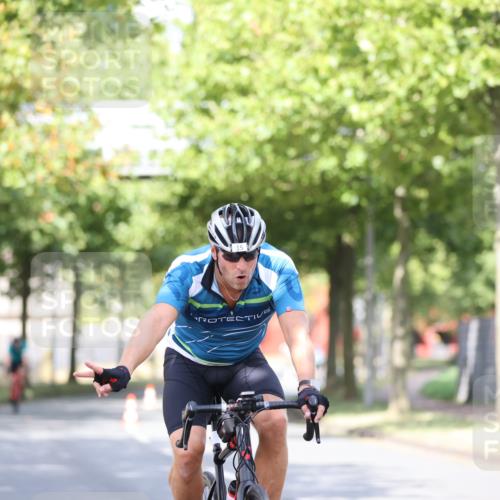 11.08.2024 - GEWOBA Citytriathlon Bremen H.Heesch http://msf.ph/oto/6768586 11.08.2024 10:41:10 Radfahren 15, 34, 69, 84 meine-sportfotos.de