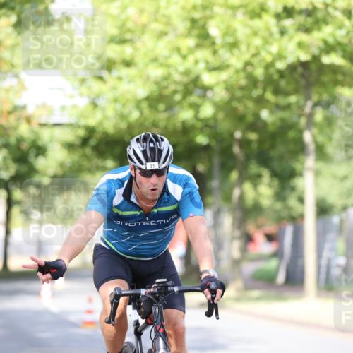 11.08.2024 - GEWOBA Citytriathlon Bremen H.Heesch http://msf.ph/oto/6768594 11.08.2024 10:41:10 Radfahren 15, 34, 69, 84 meine-sportfotos.de