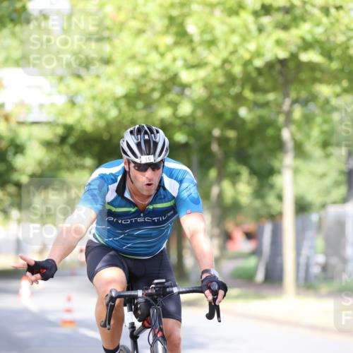 11.08.2024 - GEWOBA Citytriathlon Bremen H.Heesch http://msf.ph/oto/6768597 11.08.2024 10:41:10 Radfahren 15, 34, 69, 84 meine-sportfotos.de