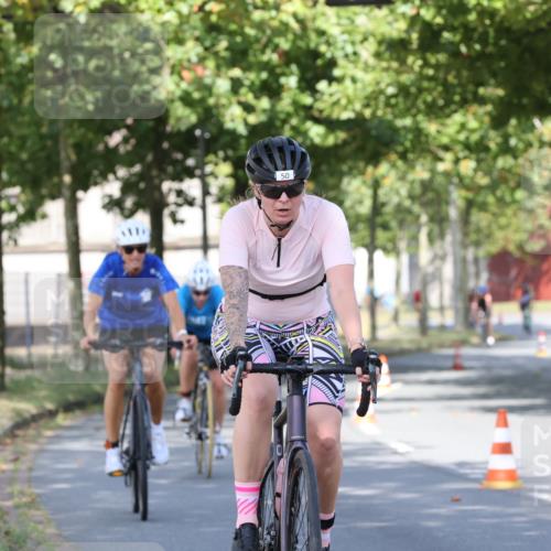 11.08.2024 - GEWOBA Citytriathlon Bremen H.Heesch http://msf.ph/oto/6768599 11.08.2024 10:24:00 Radfahren 17, 21, 23, 37, 44, 50, 51, 70, 101, 116 meine-sportfotos.de