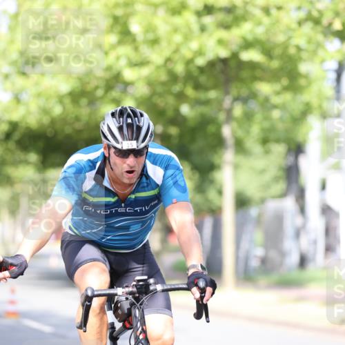 11.08.2024 - GEWOBA Citytriathlon Bremen H.Heesch http://msf.ph/oto/6768604 11.08.2024 10:41:10 Radfahren 15, 34, 69, 84 meine-sportfotos.de