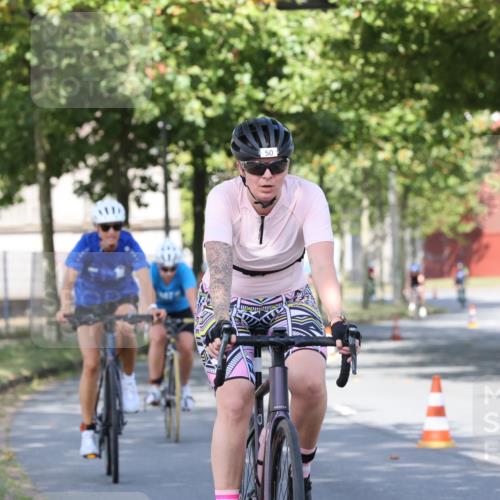 11.08.2024 - GEWOBA Citytriathlon Bremen H.Heesch http://msf.ph/oto/6768606 11.08.2024 10:24:00 Radfahren 17, 21, 23, 37, 44, 50, 51, 70, 101, 116 meine-sportfotos.de