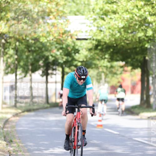 11.08.2024 - GEWOBA Citytriathlon Bremen H.Heesch http://msf.ph/oto/6768619 11.08.2024 10:41:14 Radfahren 15, 34, 84 meine-sportfotos.de