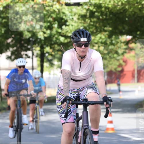11.08.2024 - GEWOBA Citytriathlon Bremen H.Heesch http://msf.ph/oto/6768621 11.08.2024 10:24:00 Radfahren 17, 21, 23, 37, 44, 50, 51, 70, 101, 116 meine-sportfotos.de