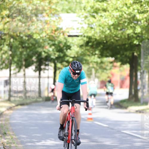 11.08.2024 - GEWOBA Citytriathlon Bremen H.Heesch http://msf.ph/oto/6768622 11.08.2024 10:41:15 Radfahren 15, 34, 84 meine-sportfotos.de