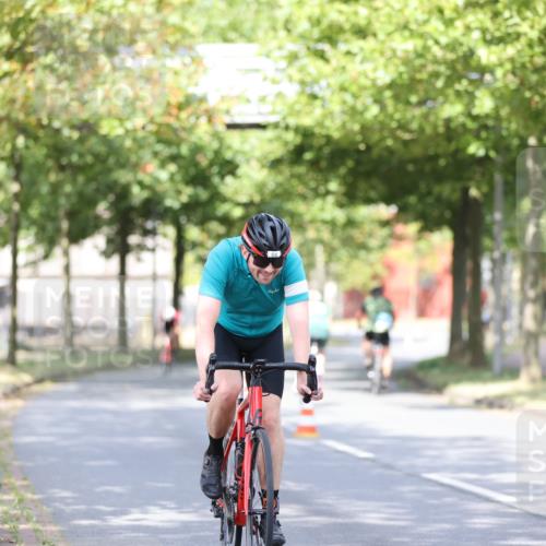 11.08.2024 - GEWOBA Citytriathlon Bremen H.Heesch http://msf.ph/oto/6768624 11.08.2024 10:41:15 Radfahren 15, 34, 84 meine-sportfotos.de