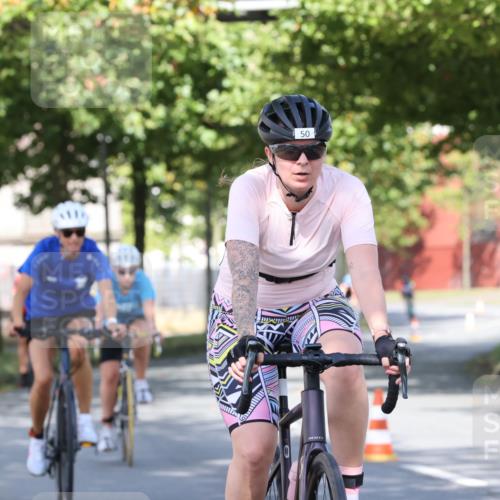 11.08.2024 - GEWOBA Citytriathlon Bremen H.Heesch http://msf.ph/oto/6768626 11.08.2024 10:24:00 Radfahren 17, 21, 23, 37, 44, 50, 51, 70, 101, 116 meine-sportfotos.de