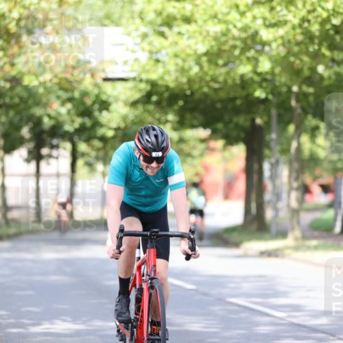 11.08.2024 - GEWOBA Citytriathlon Bremen H.Heesch http://msf.ph/oto/6768634 11.08.2024 10:41:15 Radfahren 15, 34, 84 meine-sportfotos.de