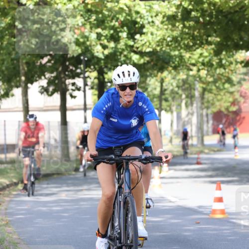 11.08.2024 - GEWOBA Citytriathlon Bremen H.Heesch http://msf.ph/oto/6768638 11.08.2024 10:24:01 Radfahren 17, 21, 23, 37, 44, 50, 51, 70, 101, 116 meine-sportfotos.de