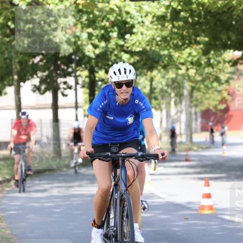 11.08.2024 - GEWOBA Citytriathlon Bremen H.Heesch http://msf.ph/oto/6768641 11.08.2024 10:24:01 Radfahren 17, 21, 23, 37, 44, 50, 51, 70, 101, 116 meine-sportfotos.de