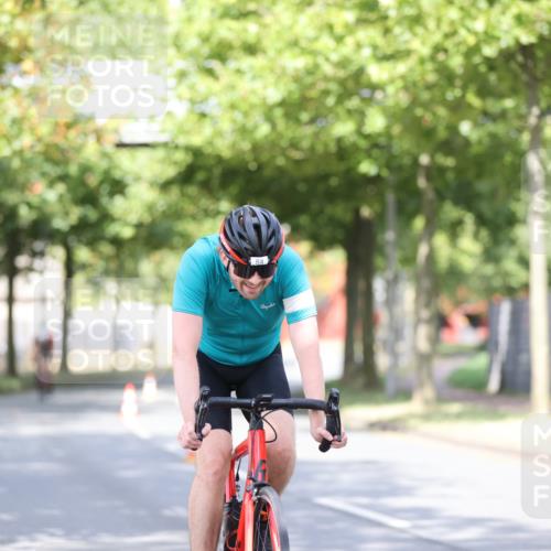 11.08.2024 - GEWOBA Citytriathlon Bremen H.Heesch http://msf.ph/oto/6768643 11.08.2024 10:41:15 Radfahren 15, 34, 84 meine-sportfotos.de