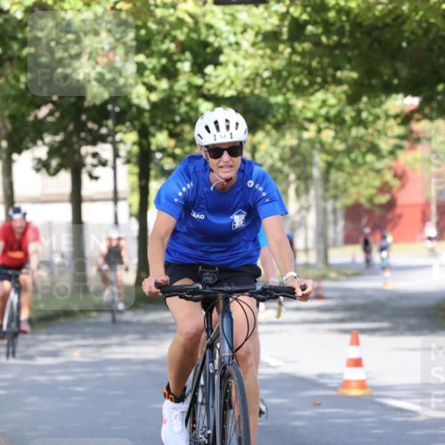 11.08.2024 - GEWOBA Citytriathlon Bremen H.Heesch http://msf.ph/oto/6768648 11.08.2024 10:24:01 Radfahren 17, 21, 23, 37, 44, 50, 51, 70, 101, 116 meine-sportfotos.de