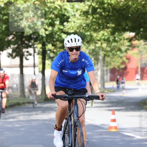 11.08.2024 - GEWOBA Citytriathlon Bremen H.Heesch http://msf.ph/oto/6768651 11.08.2024 10:24:01 Radfahren 17, 21, 23, 37, 44, 50, 51, 70, 101, 116 meine-sportfotos.de