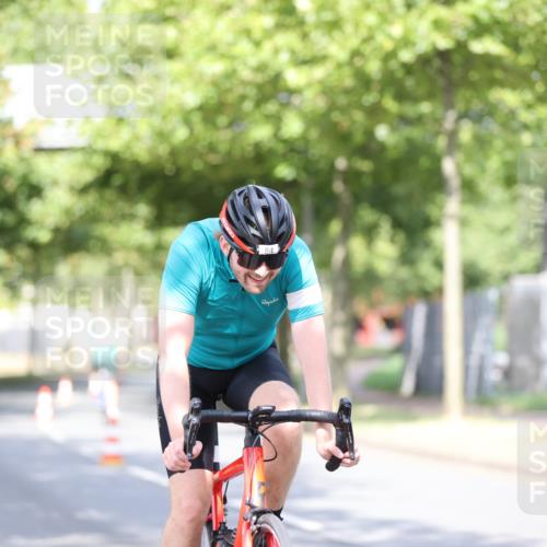 11.08.2024 - GEWOBA Citytriathlon Bremen H.Heesch http://msf.ph/oto/6768652 11.08.2024 10:41:15 Radfahren 15, 34, 84 meine-sportfotos.de