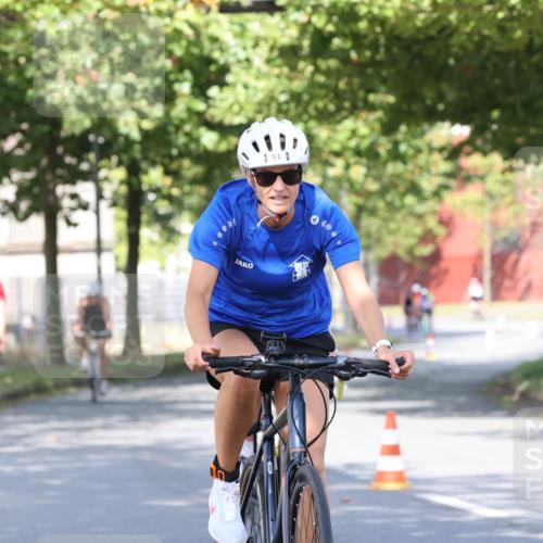 11.08.2024 - GEWOBA Citytriathlon Bremen H.Heesch http://msf.ph/oto/6768656 11.08.2024 10:24:01 Radfahren 17, 21, 23, 37, 44, 50, 51, 70, 101, 116 meine-sportfotos.de