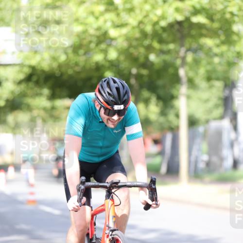 11.08.2024 - GEWOBA Citytriathlon Bremen H.Heesch http://msf.ph/oto/6768657 11.08.2024 10:41:15 Radfahren 15, 34, 84 meine-sportfotos.de