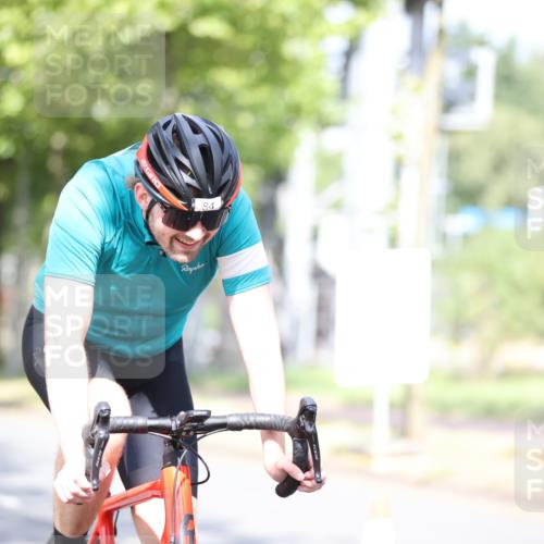 11.08.2024 - GEWOBA Citytriathlon Bremen H.Heesch http://msf.ph/oto/6768673 11.08.2024 10:41:15 Radfahren 15, 34, 84 meine-sportfotos.de