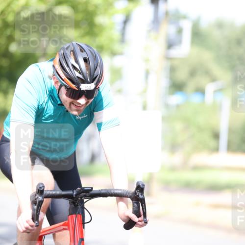 11.08.2024 - GEWOBA Citytriathlon Bremen H.Heesch http://msf.ph/oto/6768677 11.08.2024 10:41:15 Radfahren 15, 34, 84 meine-sportfotos.de