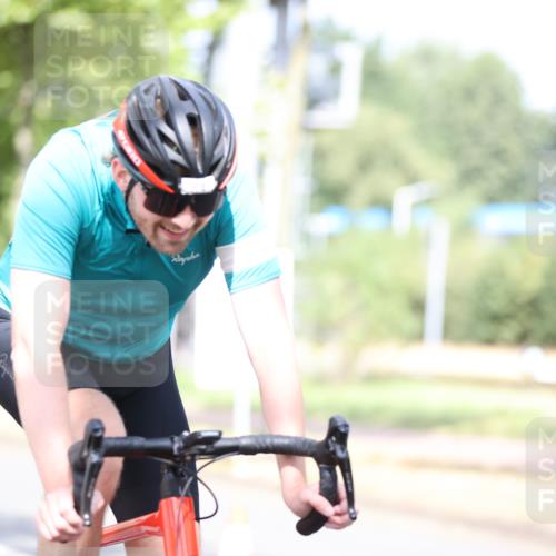 11.08.2024 - GEWOBA Citytriathlon Bremen H.Heesch http://msf.ph/oto/6768680 11.08.2024 10:41:15 Radfahren 15, 34, 84 meine-sportfotos.de