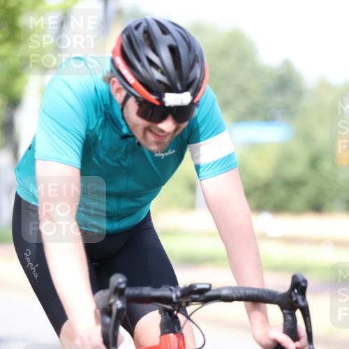 11.08.2024 - GEWOBA Citytriathlon Bremen H.Heesch http://msf.ph/oto/6768686 11.08.2024 10:41:15 Radfahren 15, 34, 84 meine-sportfotos.de