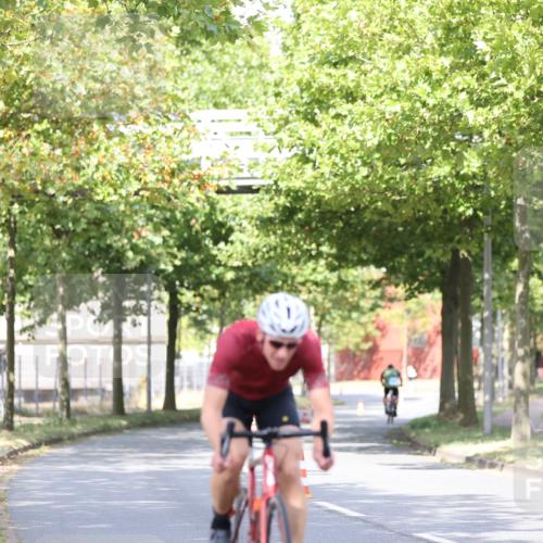 11.08.2024 - GEWOBA Citytriathlon Bremen H.Heesch http://msf.ph/oto/6768690 11.08.2024 10:41:19 Radfahren 15, 34, 84 meine-sportfotos.de